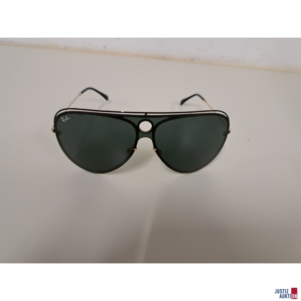 Sonnenbrille der Marke Ray Ban