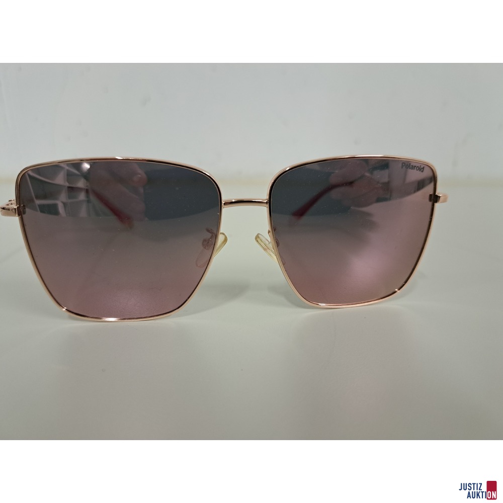 Sonnenbrille der Marke Polaroid
