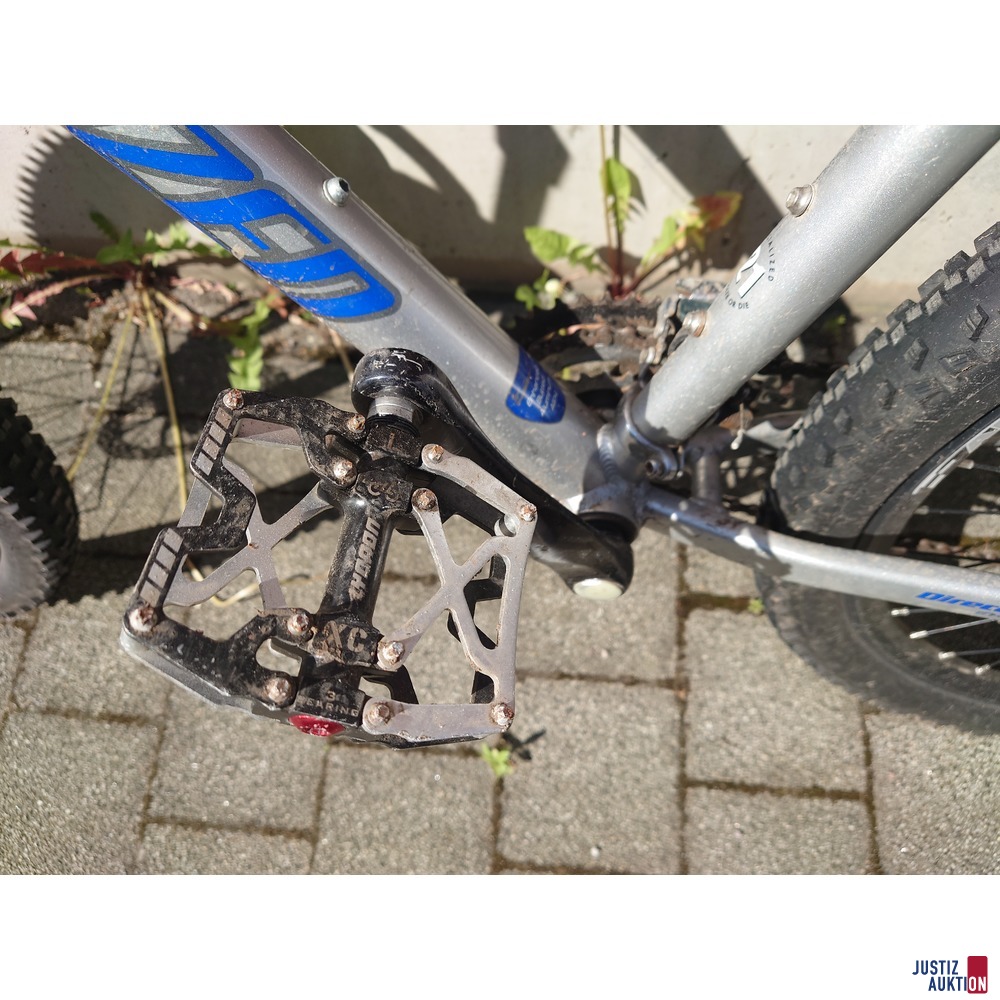 Tretlager, Kurbel, Pedale