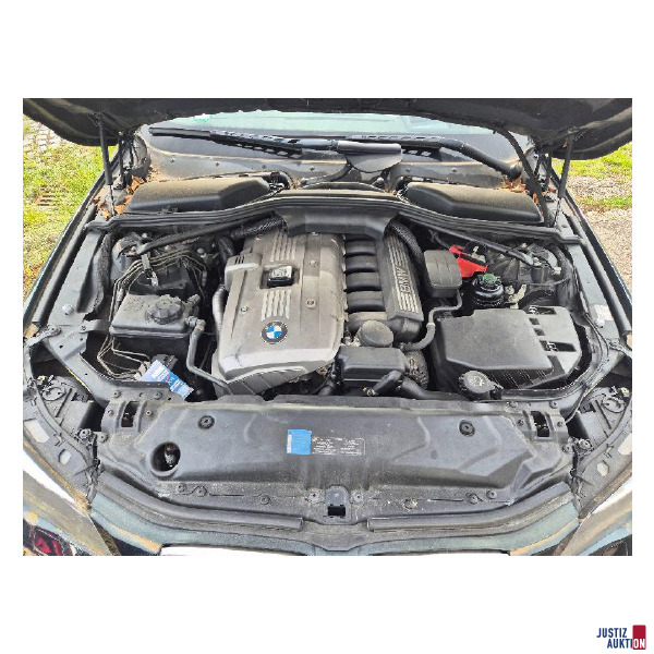 BMW 530i&sol;Limousine - Motorraumansicht