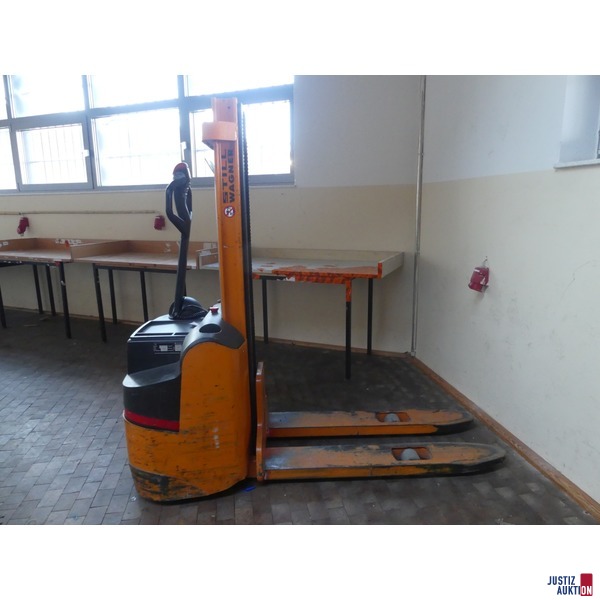 Der Hochhubwagen in der Seitenansicht