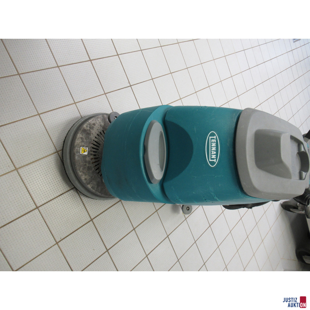 vordere Ansicht der Reinigungsmaschine