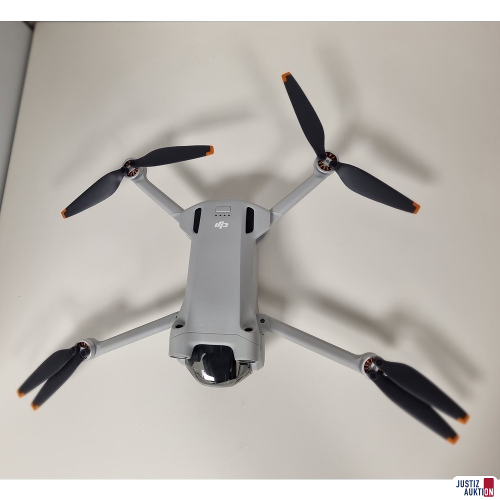 Drohne ausgeklappt