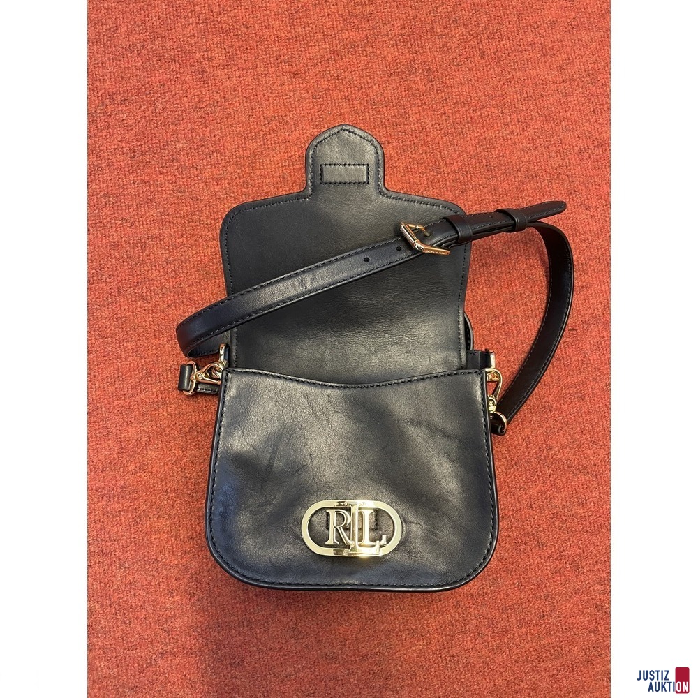 Handtasche geöffnet
