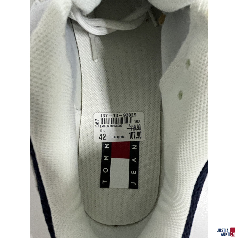 V50/26 Tommy Hilfiger Schuhe Größe 42 – foto 4 – kavel bij Justiz-Auktion, Frankfurt am Main