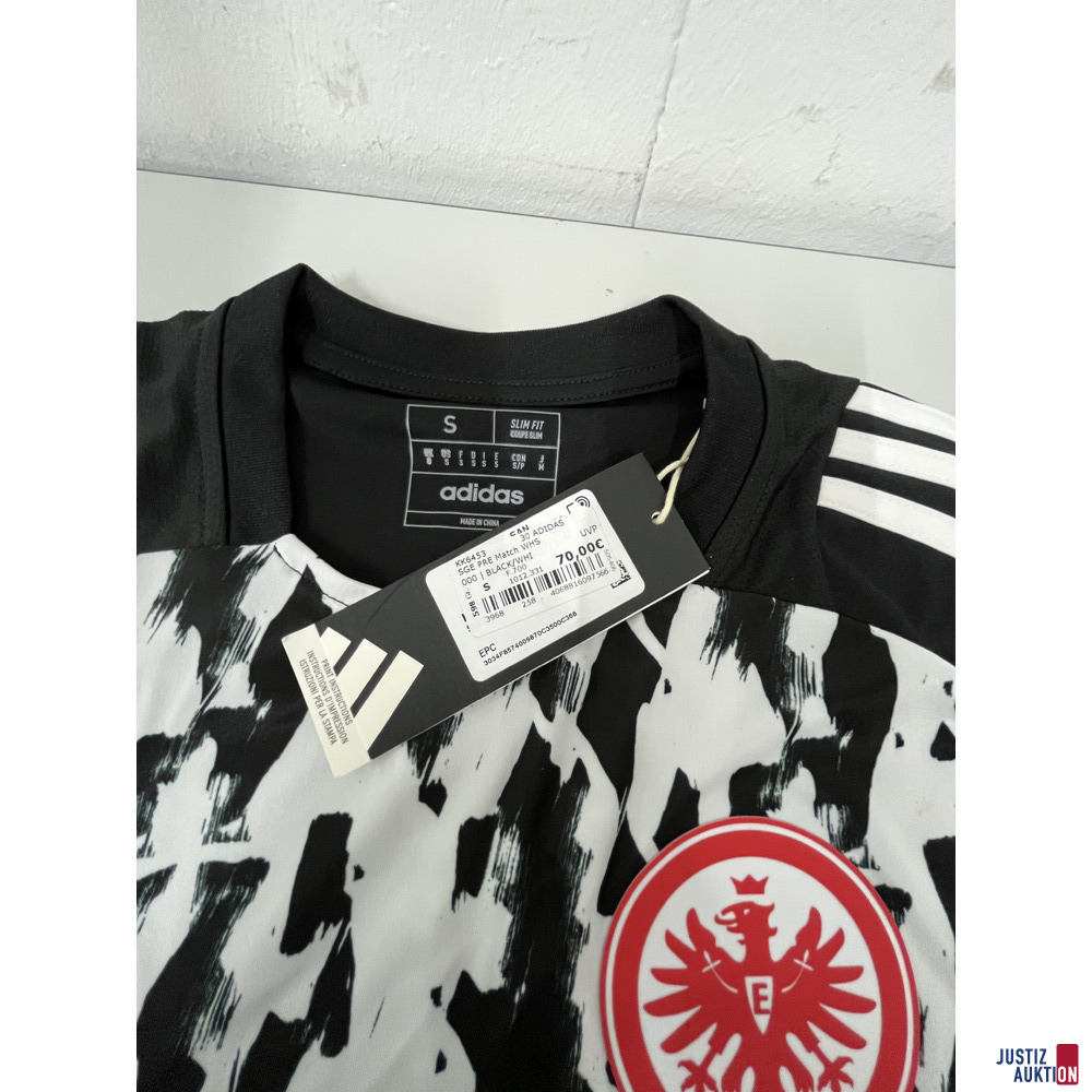 V29/26 - SGE Pre Match T-Shirt Größe S – foto 2 – kavel bij Justiz-Auktion, Frankfurt am Main