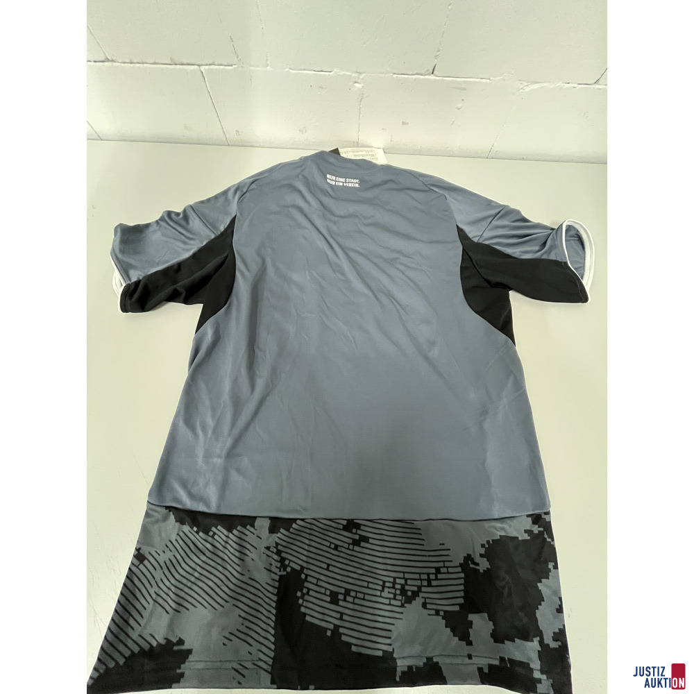 SGE Trikot Größe M – foto 3 – kavel bij Justiz-Auktion, Frankfurt am Main