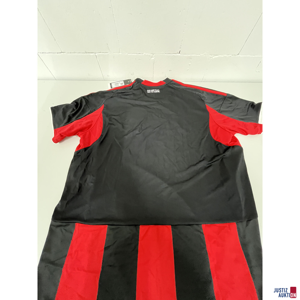 SGE Trikot Größe XXL – foto 3 – kavel bij Justiz-Auktion, Frankfurt am Main