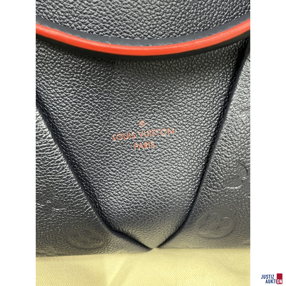 V72/26 Louis Vuitton Handtasche V Tote MM, Dunkelblau – foto 3 – kavel bij Justiz-Auktion, Frankfurt am Main