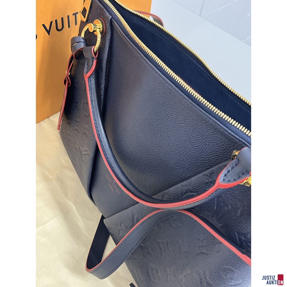 V72/26 Louis Vuitton Handtasche V Tote MM, Dunkelblau – foto 8 – kavel bij Justiz-Auktion, Frankfurt am Main