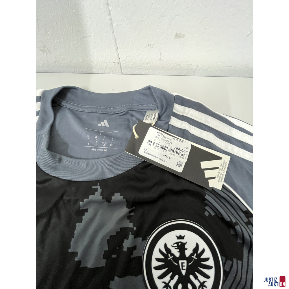 SGE Trikot Größe L – foto 2 – kavel bij Justiz-Auktion, Frankfurt am Main