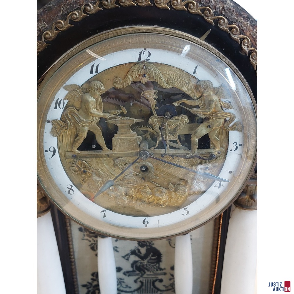 Wiener Biederportaluhr teilweise vergoldet