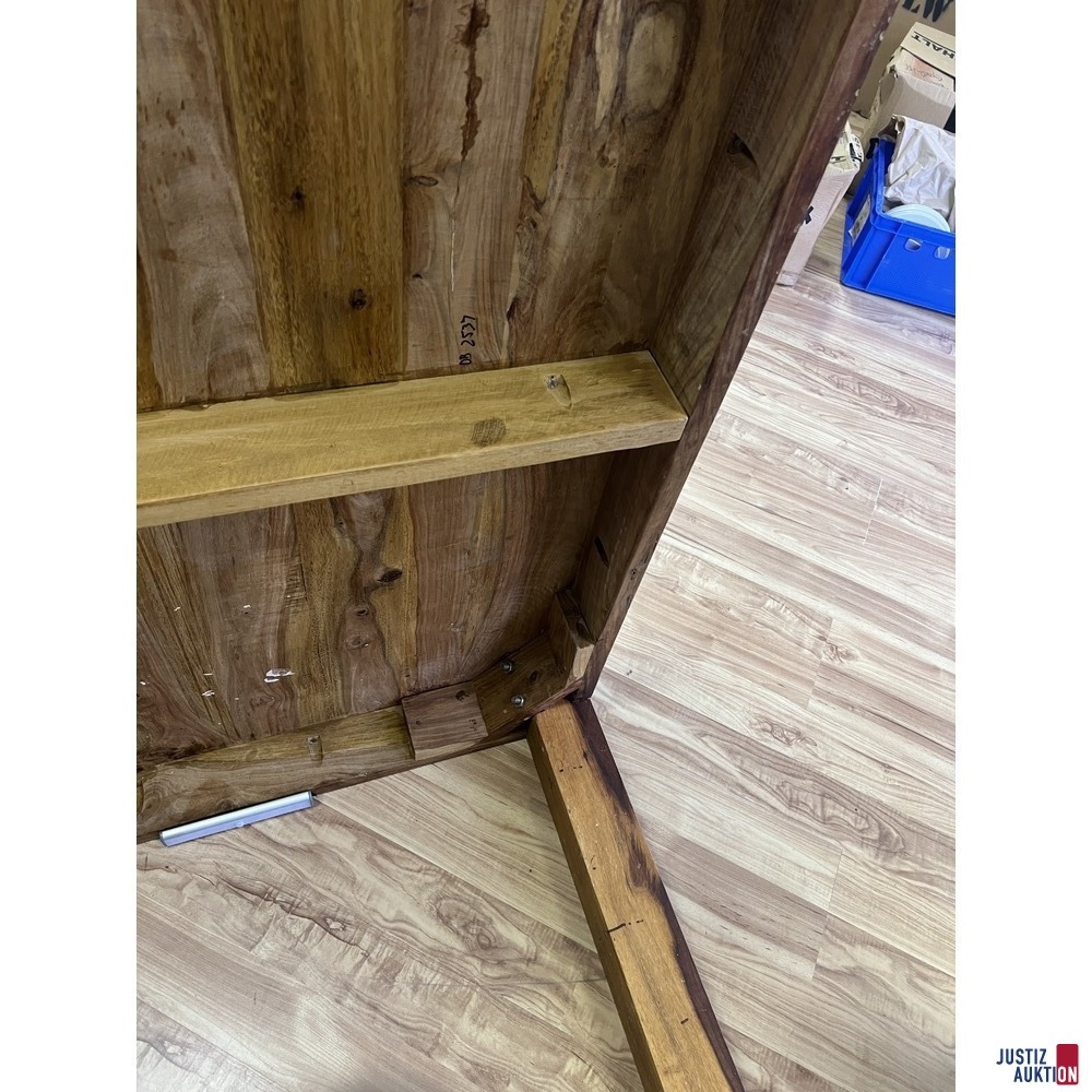 Eettafel – foto 4 – kavel bij Justiz-Auktion