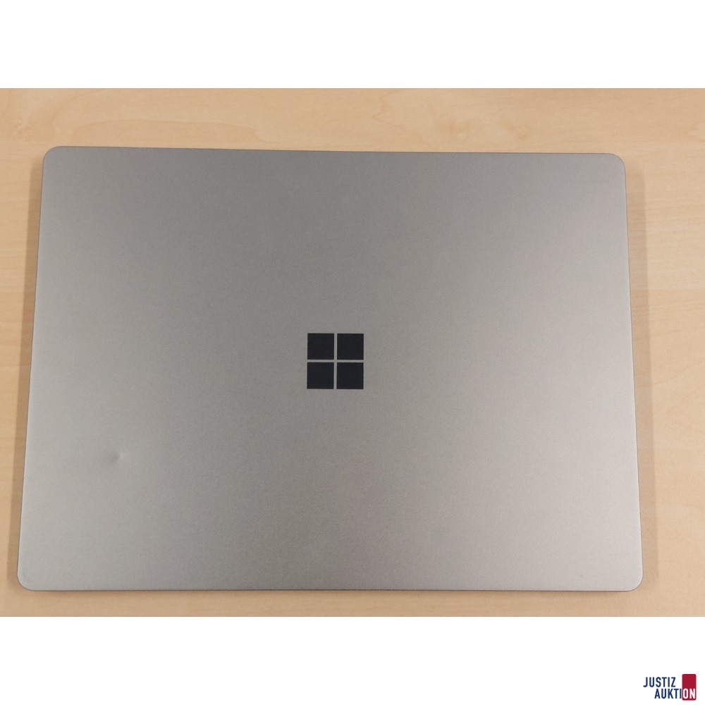 Laptop der Marke Microsoft Model 2013 Nr&period; 0833CWF2209374