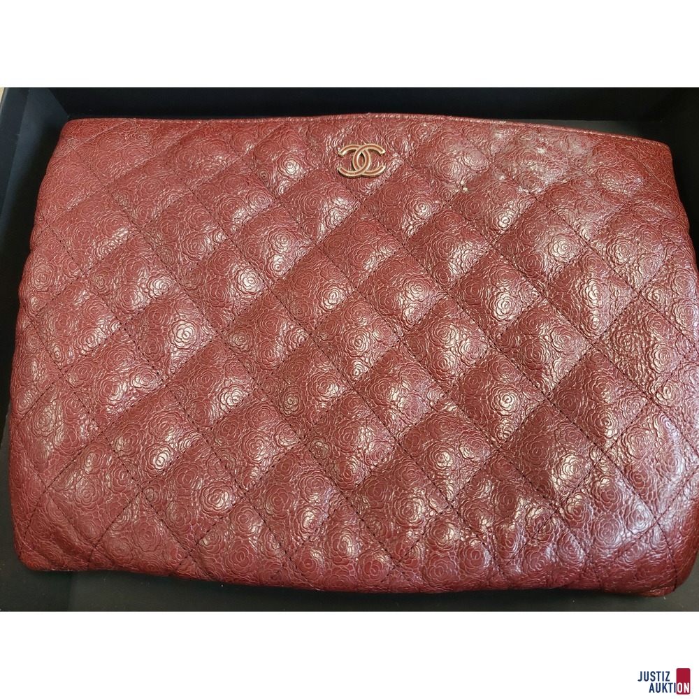Chanel Schminktasche weinrot - geprägtes Rosenmuster