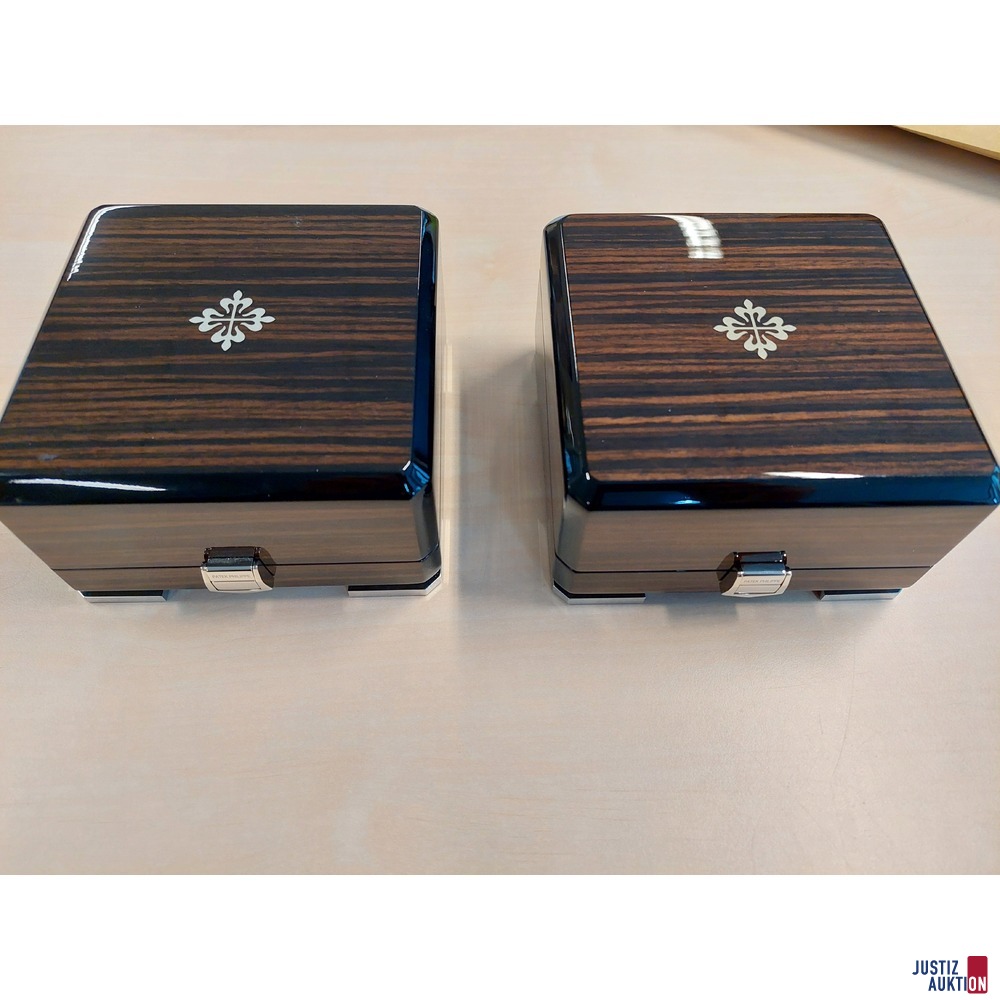 2 leere Uhrenschatullen mit der Aufschrift Patek Philipp Geneve