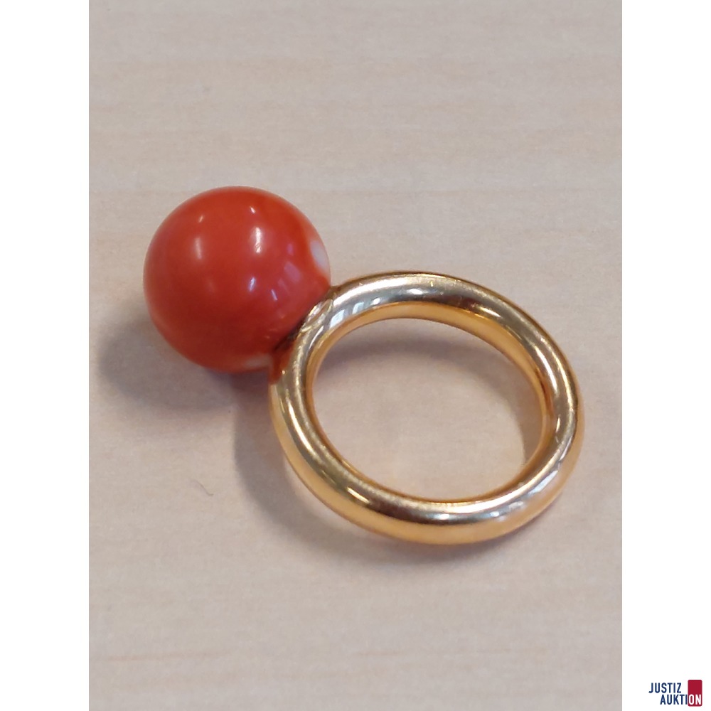 Damenring mit kugelf&ouml;rmiger Koralle&comma; 750&permil; punziert&comma; 11&comma;4 g&comma; Gr&period; 57