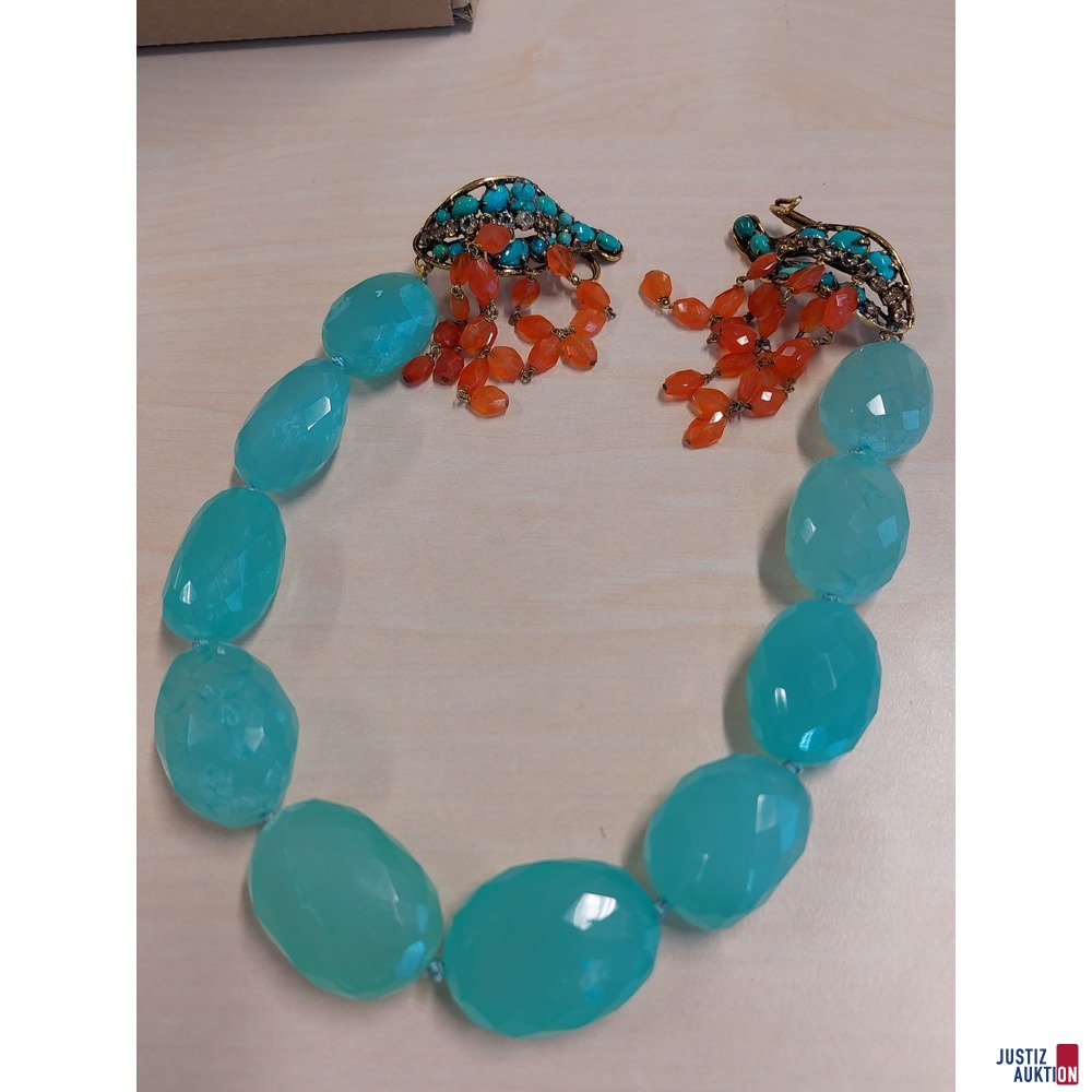 Halbedelsteinkette mit gelbfarbener Schlie&szlig;e