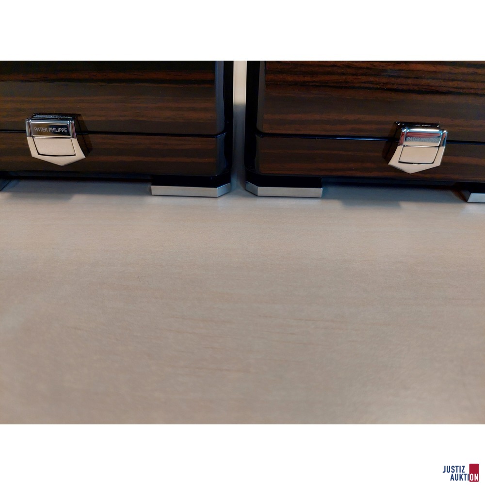 2 leere Uhrenschatullen mit der Aufschrift Patek Philipp Geneve