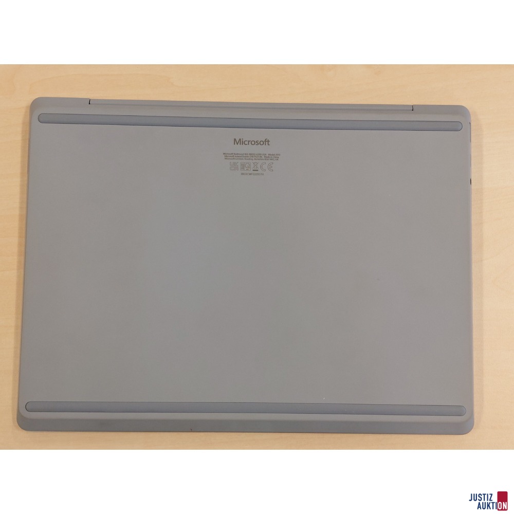 Laptop der Marke Microsoft Model 2013 Nr&period; 0833CWF2209374