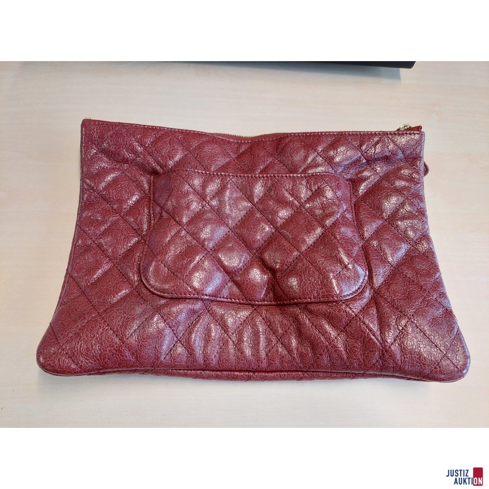 Chanel Schminktasche weinrot - geprägtes Rosenmuster
