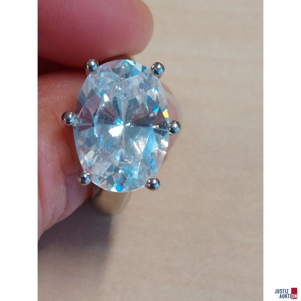 Palladiumring mit einem wei&szlig;en Schmuckstein&comma; 950&permil; punziert&comma; 14&comma;5 g&comma; Gr&period; 56