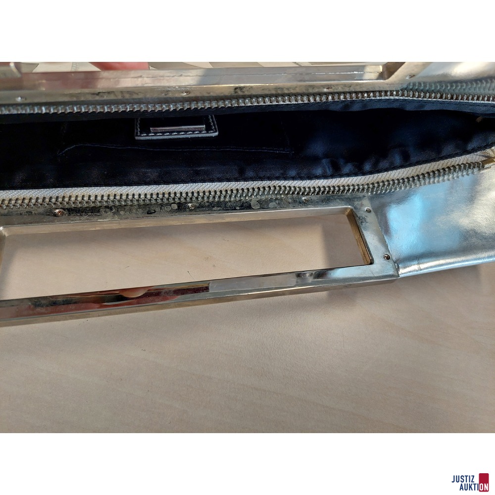 Vintage Fendi Lackleder Clutch silber - Metallgriff