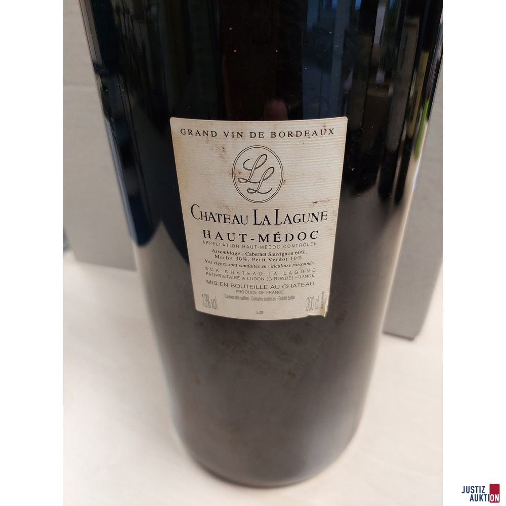 Franz&ouml;sischer Rotwein&comma; Magnum Flasche Chateau La Lagunde 2007 Haut-Medoc Jahrgang 2007 Versiegelung teilweise weggebrochen