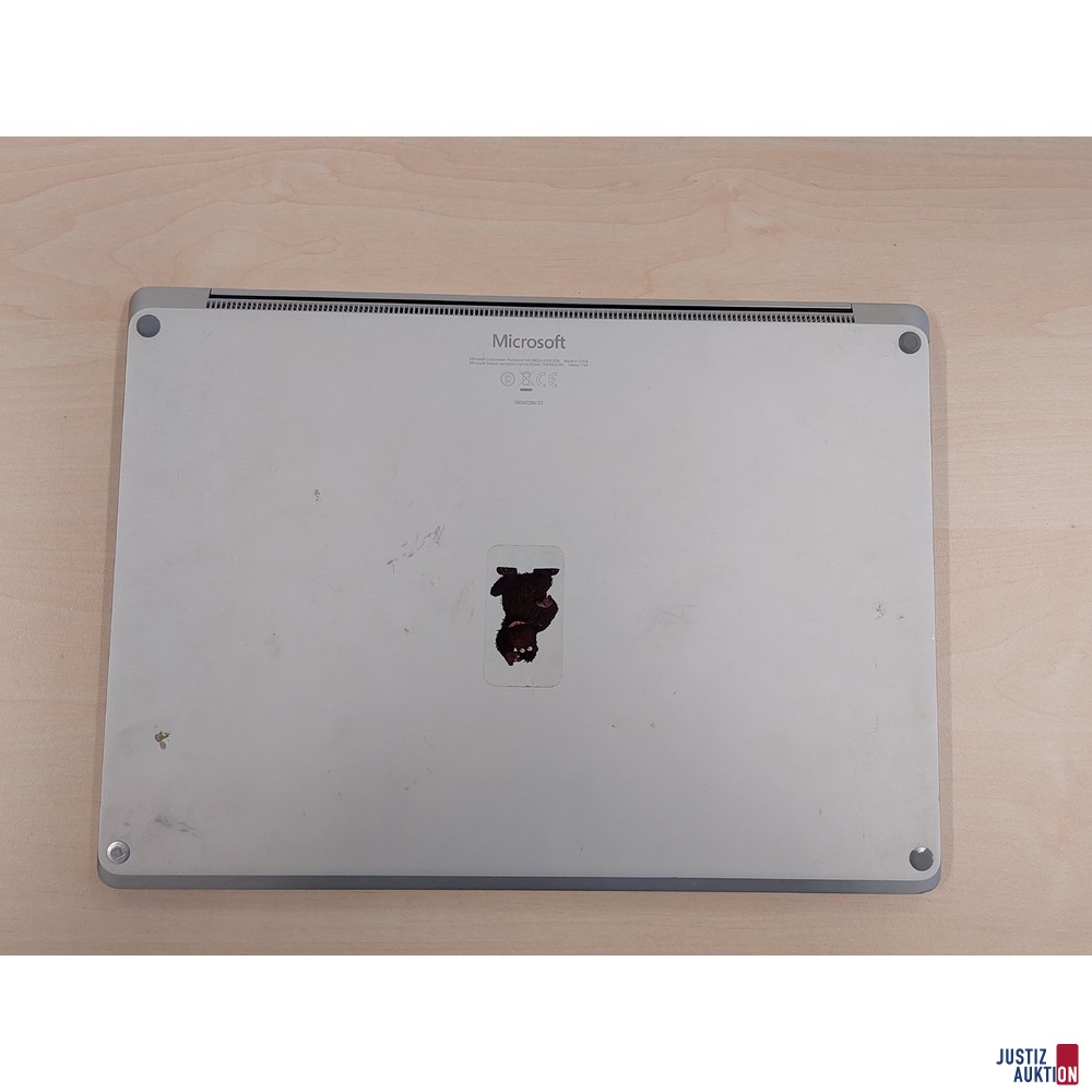 Laptop der Marke Microsoft Model 1769 Nr&period; 000500284757