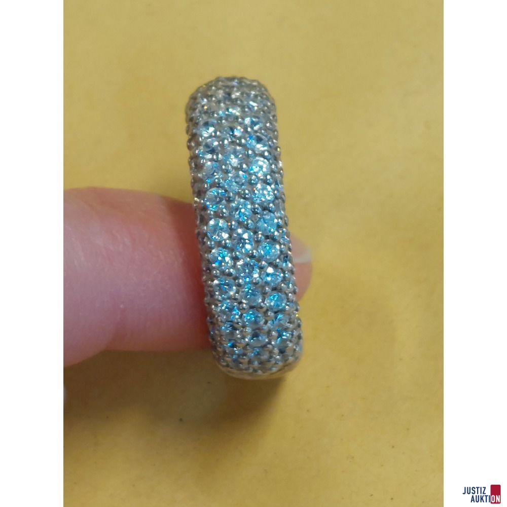 Damenring mit wei&szlig;en Schmucksteinen&comma; 925&permil; punziert&comma; 15&comma;3 g&comma; Gr&period; 56