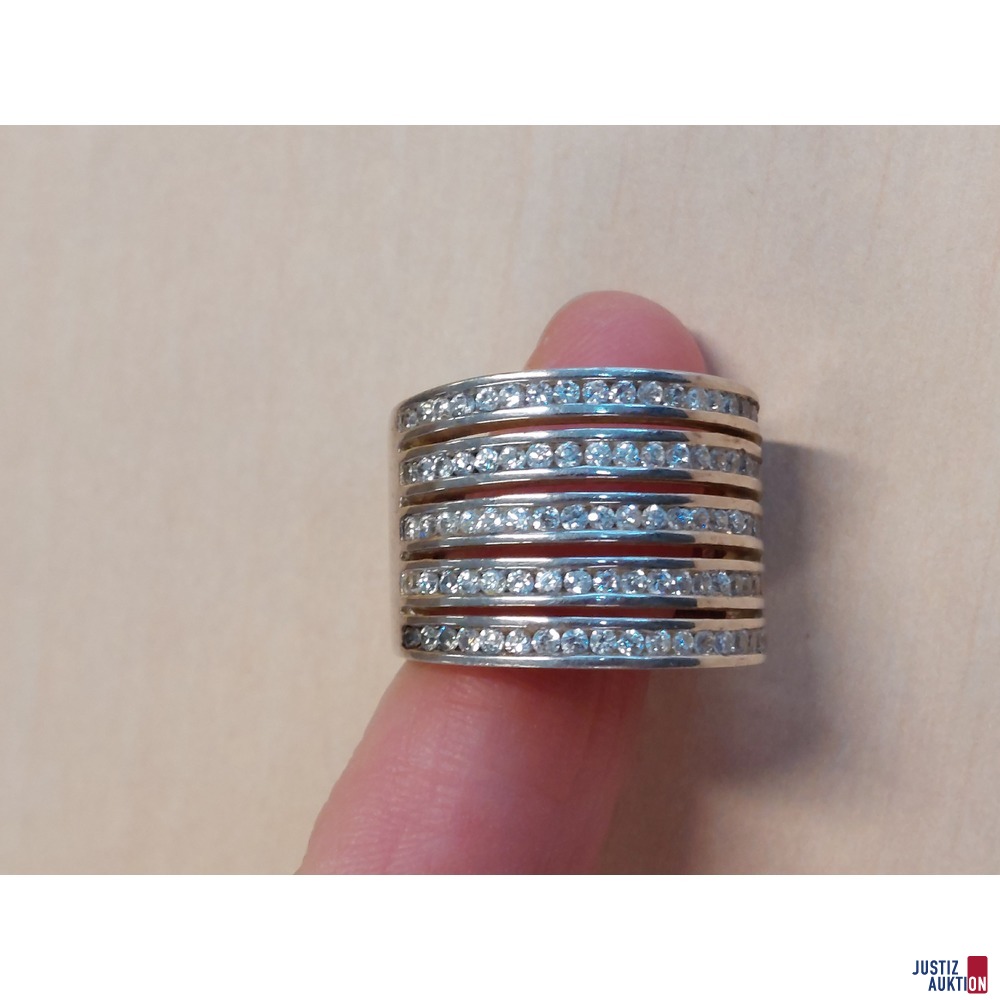 1 Damenring zirka 2 cm breit 925 &permil; punziert mit wei&szlig;en Schmucksteinen Gr&ouml;&szlig;e 57 1 Damenring 925 &permil; punziert Gr&ouml;&szlig;e 55 mit wei&szlig;en Schmucksteinen zusammen 30&comma;5 g