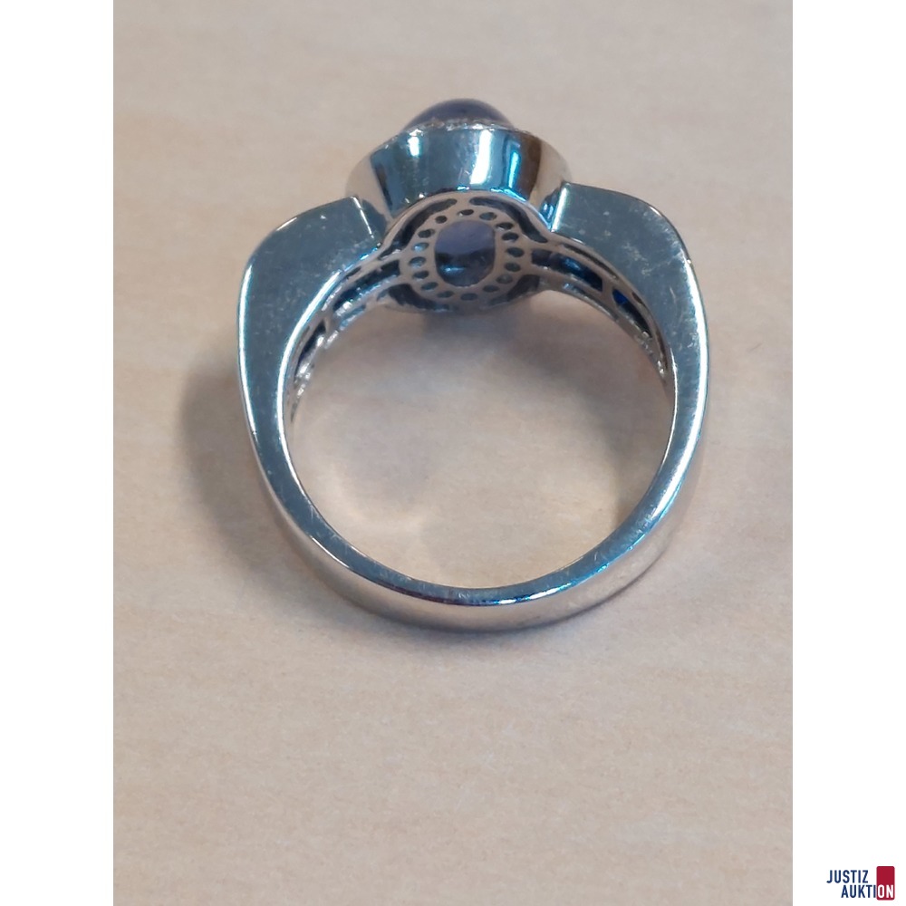 Damenring&comma; wei&szlig;gold&comma; mit Achat in Cabochonschliff und blauen Korunden