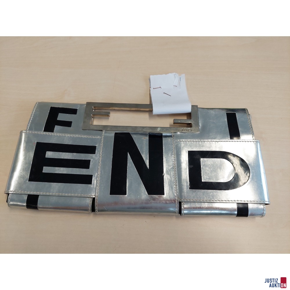 Vintage Fendi Lackleder Clutch silber - Metallgriff