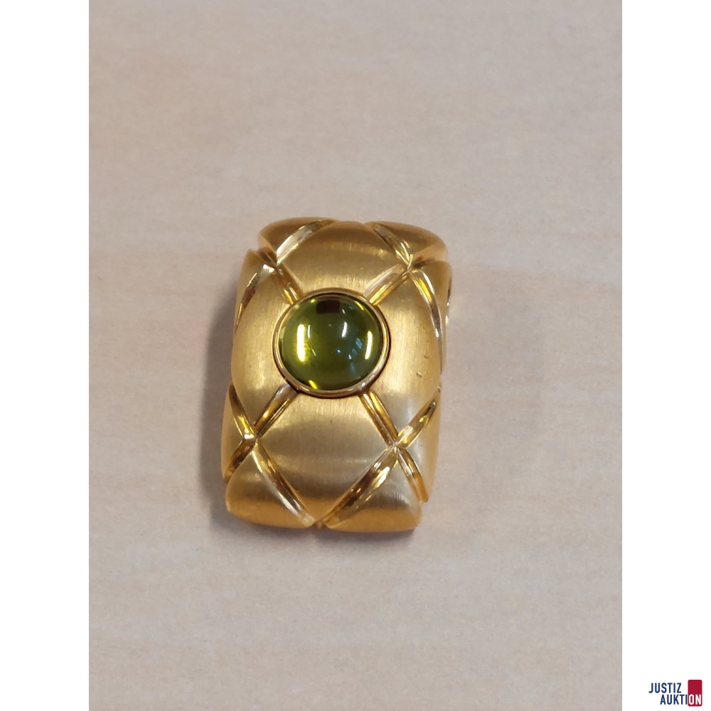 Halsreif Omega rund mit Anh&auml;nger Marke &comma;&comma;Mont Blanc&OpenCurlyDoubleQuote; mit Beridot&comma; 750 &permil; punziert&comma; 21&comma;2 g 43 cm lang