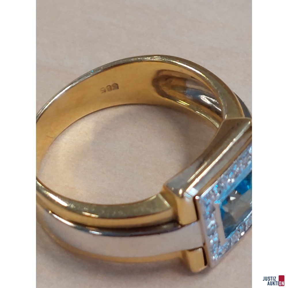 Damenring 585 &permil; punziert Wei&szlig;gold&sol;Gelbgold&sol;Bicolor mit quadratischen aquamarin farbenen Schmuckstein mit eine Camousierung aus Brillianten zirka 0&comma;2 ct Gr&ouml;&szlig;e 56 7&comma;1 g