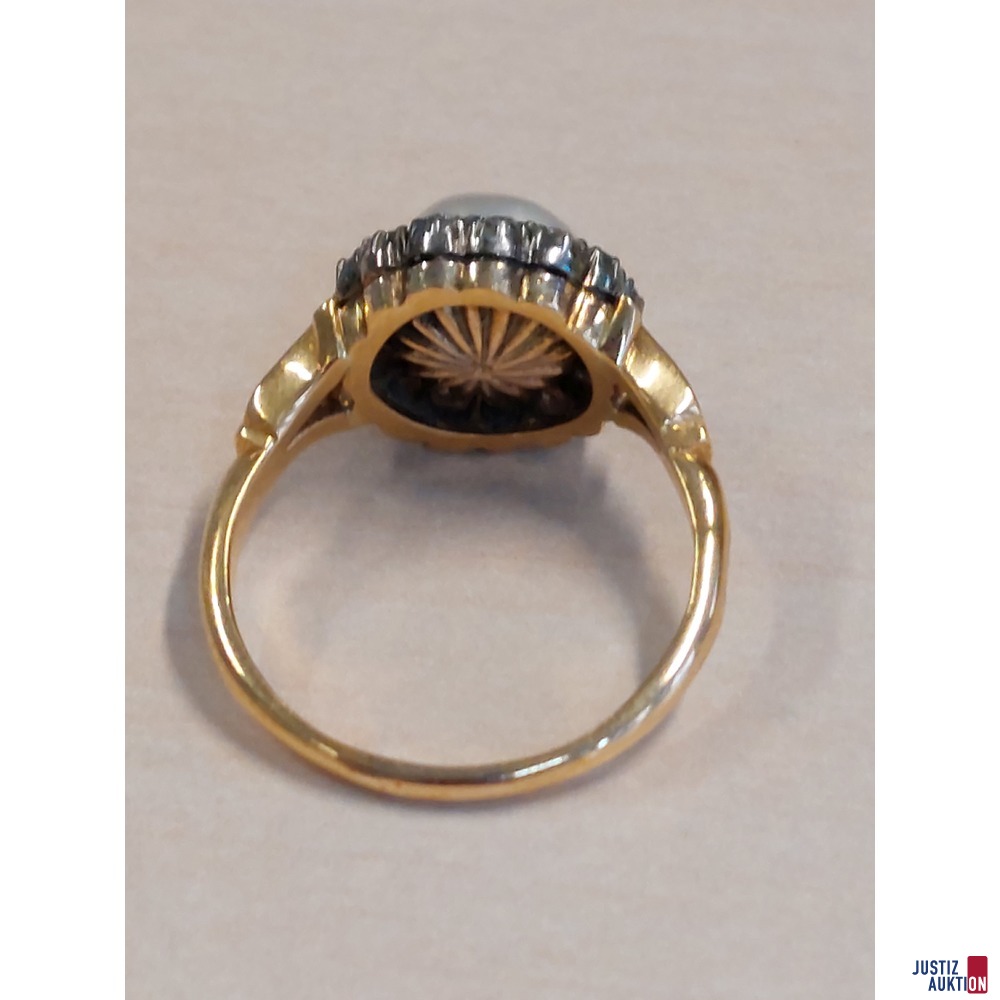 Damenring mit Perlen und Camuosierung