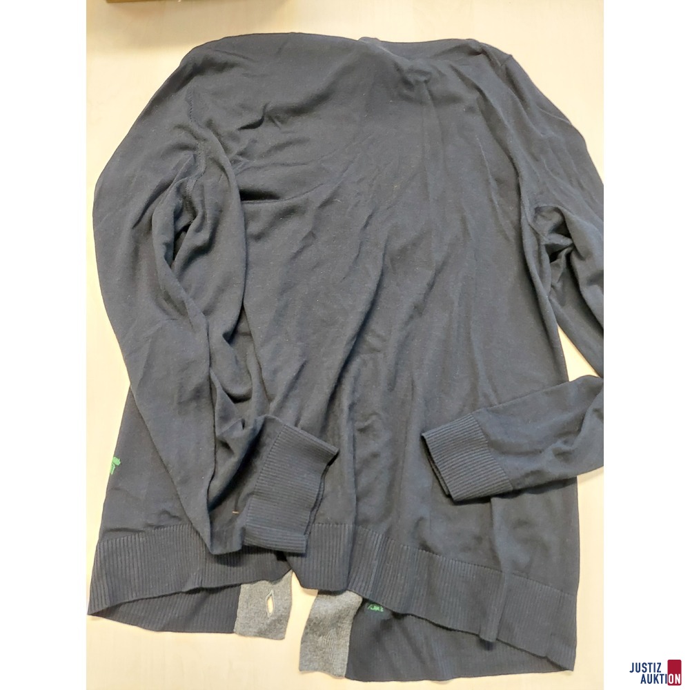 Strickjacke der Marke Gucci &comma;&comma;Bee&OpenCurlyDoubleQuote; Gr&ouml;&szlig;e 2XL Farbe&colon; dunkelbraun&sol;grau am &Auml;rmelb&uuml;ndchen eine Masche aufgetrennt