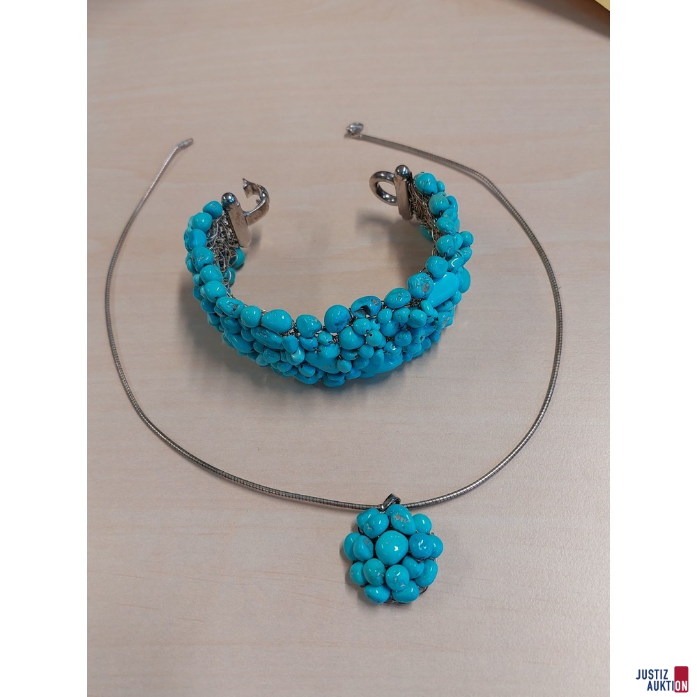 1 Armband 925 &permil; Silber punziert mit T&uuml;rkisen 18 cm lang 1 Collier 925 &permil; Silber punziert mit dazupassendem Anh&auml;nger beide Marke Antonio de Silva&comma; zusammen 84&comma;6 g