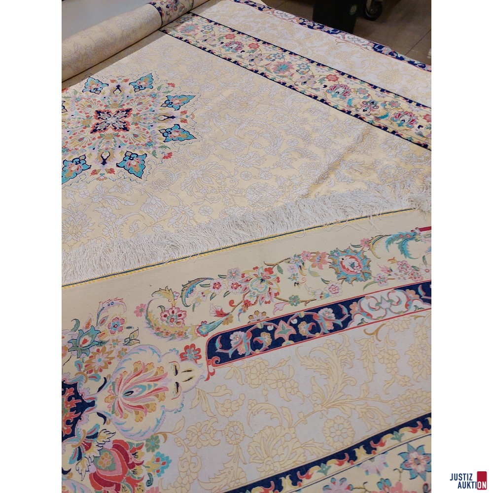 Maschineller Kn&uuml;pfteppich aus Viscose