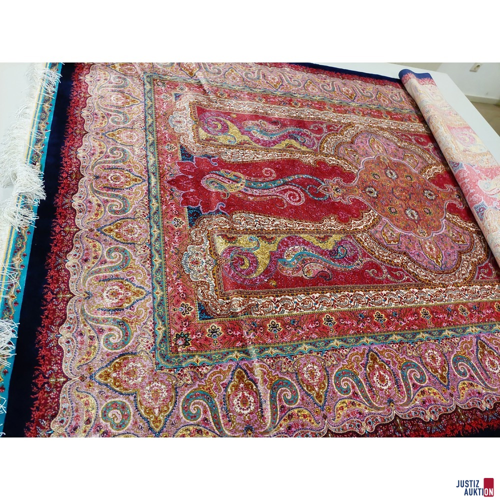 Maschineller Kn&uuml;pfteppich aus Viscose