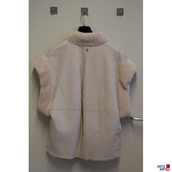 Lamfell Gilet mit Ledermix gearbeitet