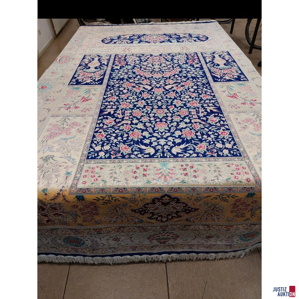 Maschineller Kn&uuml;pfteppich aus Viscose