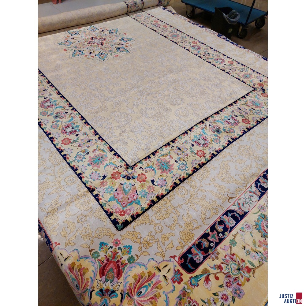 Maschineller Kn&uuml;pfteppich aus Viscose