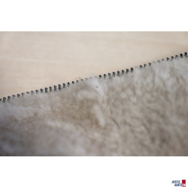 Lamfell Gilet mit Ledermix gearbeitet