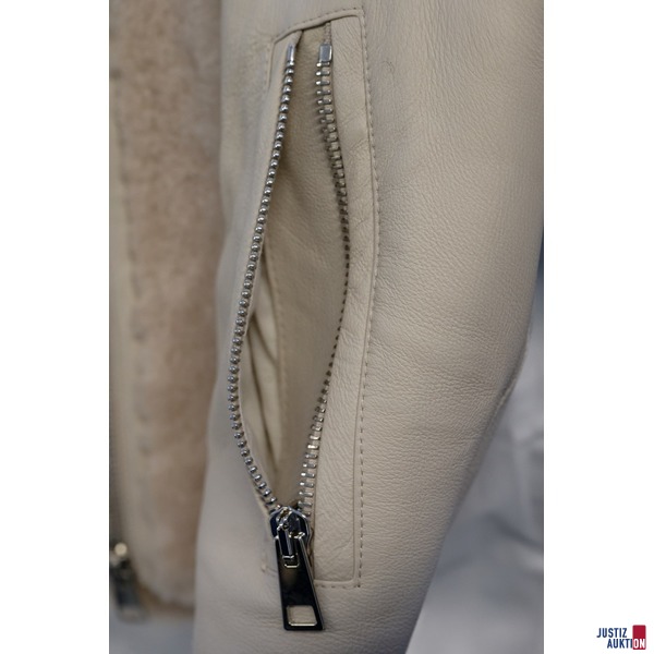 Lamfell Gilet mit Ledermix gearbeitet