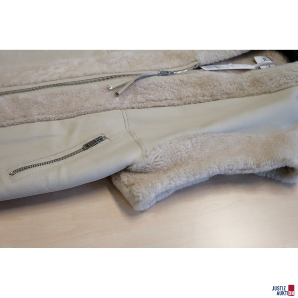 Lamfell Gilet mit Ledermix gearbeitet