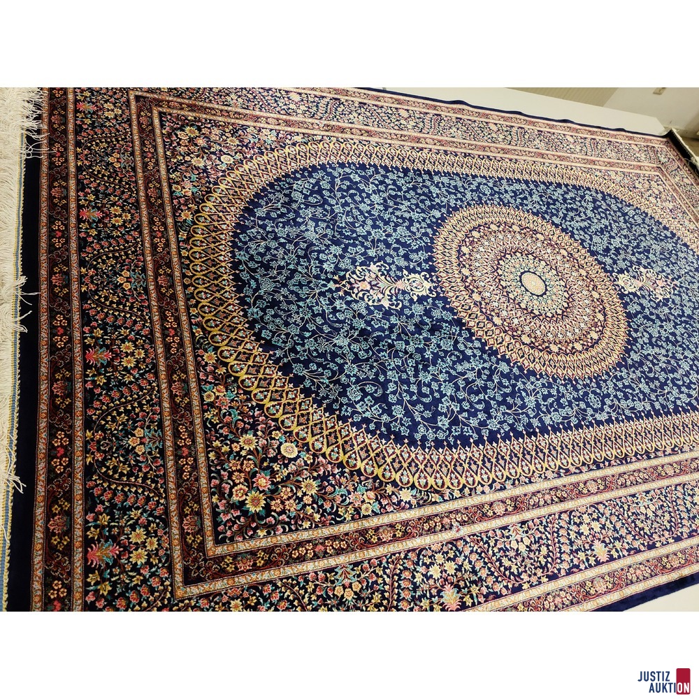 Maschineller Kn&uuml;pfteppich aus Viscose