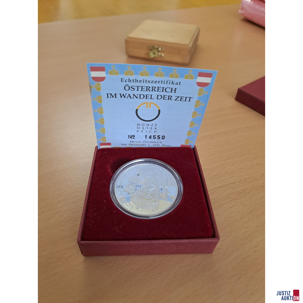 M&uuml;nze silberfarben Aufschrift 100 Schilling 2001