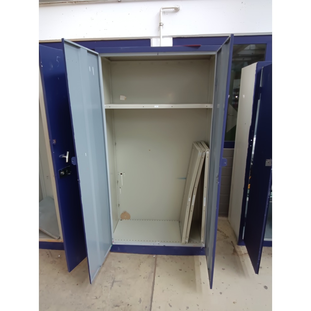 Schrank geöffnet