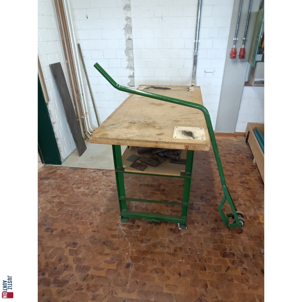 Tisch mit Transportstange
